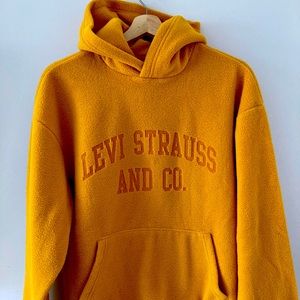 😸 NWOT Levi’s mustard hoodie